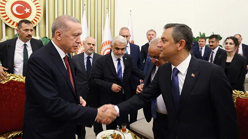 Erdoğan-Özel görüşmesinin tarihi belli oldu Cumhurbaşkanı Erdoğan ile CHP lideri Özgür Özel, 2 Mayıs Perşembe