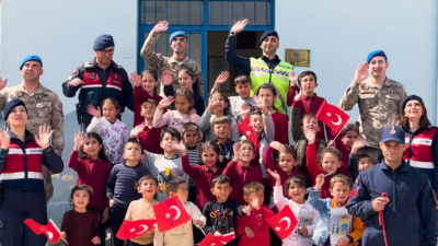 Bursa İl Jandarma Komutanlığı’ndan 23 Nisan’da Dağakça İlkokulu’na ziyaret