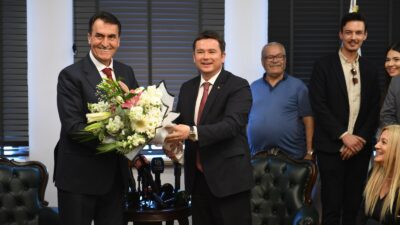 Eski başkan yeni başkan yan yana!