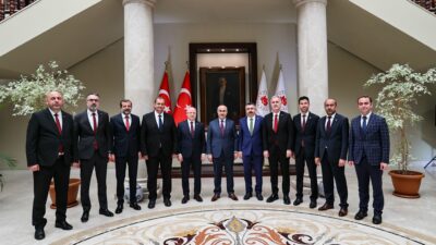 AK Parti’nin Bursa’daki başkanlarından Vali Demirtaş’a ziyaret