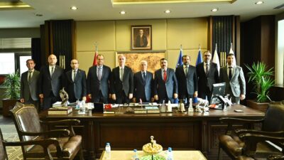 Bursa’da AK Partili ilçe belediye başkanlarından Büyükşehir Başkanı Mustafa Bozbey’e ziyaret