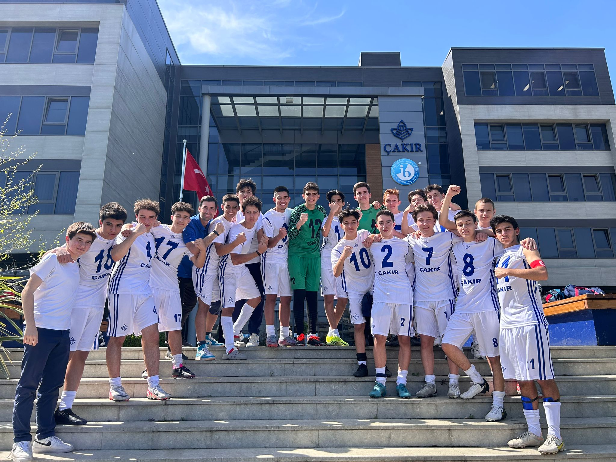 Bursa Çakır Okulları’nın şampiyon kramponları Bursa Çakır Okulları’nın şampiyon kramponları