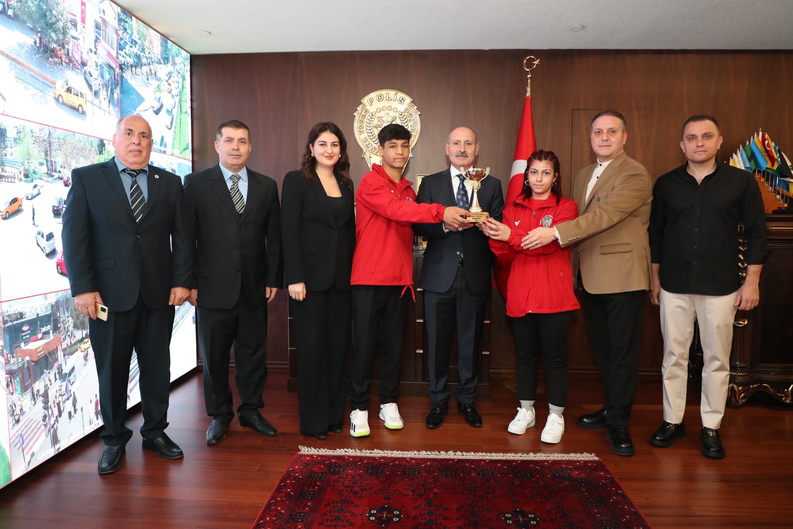 Bursa Emniyetsporlu sporculardan anlamlı günde büyük başarı