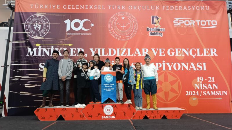 Bursa Turgay Ciner İlkokulu öğrencileri ve Turgay Ciner Spor Kulübü