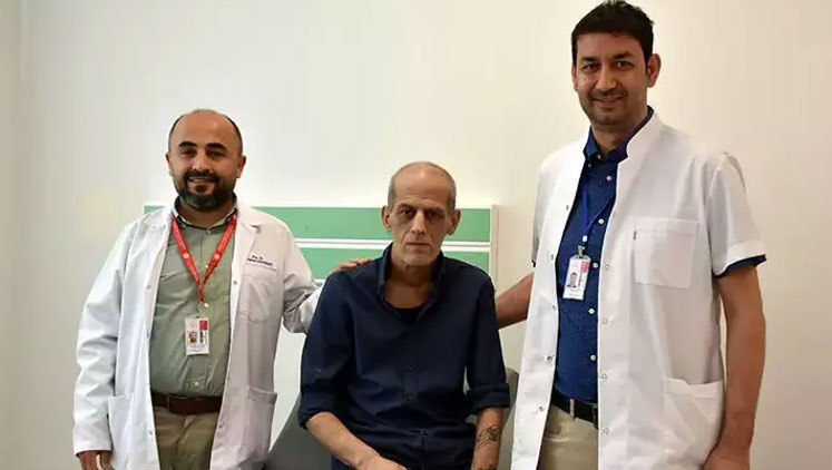 Böbrek ağrısıyla gitti, karnından 8 kiloluk tümör çıkarıldı