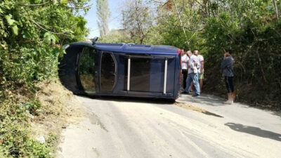 El freni çekilmeyen otomobil kaya kaya takla attı