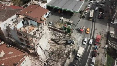 Kontrollü yıkım sırasında bina çöktü