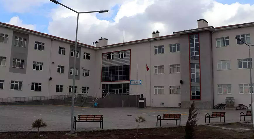 Kızının öğretmeni ile birlikte olup hamile kaldı! Okulda dehşet saçan kadın için karar