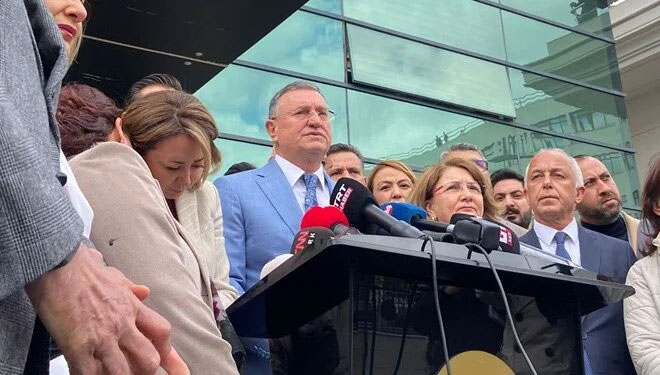 Lütfü Savaş’tan YSK önünde açıklama: Seçim oldubittiye getiriliyor