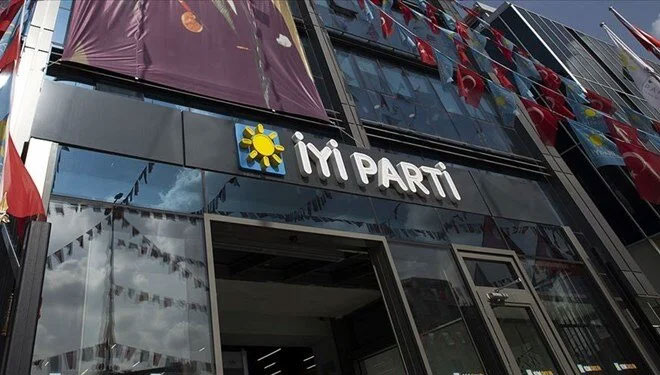 İYİ Parti’de üst düzey istifa İYİ Parti Genel Başkan Yardımcısı Birol Aydemir, görevinden ve parti
