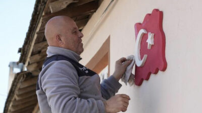 Boyacı muhtar adayı evleri boyama vaadiyle zafer kazandı