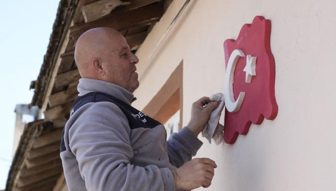 Bursa’da boyacı muhtar adayı evleri boyama vaadiyle zafer kazandı