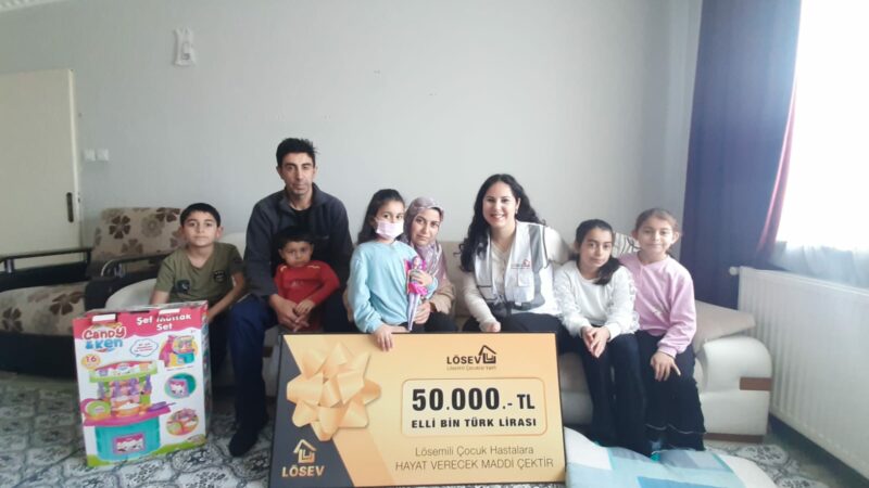 LÖSEV’in karşılıksız ihtiyaç çekleri kanser hastalarına merhem oluyor Lösemili Çocuklar Sağlık ve Eğitim Vakfı LÖSEV, geleneksel olarak her