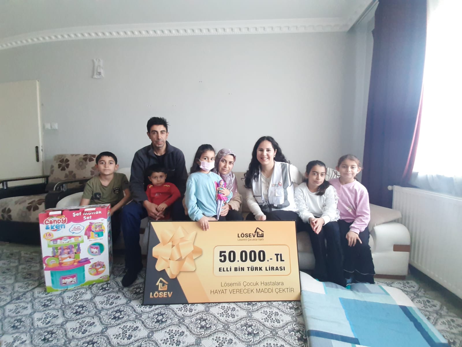 LÖSEV’in karşılıksız ihtiyaç çekleri kanser hastalarına merhem oluyor