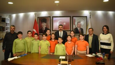 Başkan Yılmaz, koltuğunu miniklere bıraktı