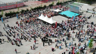 23 Nisan’da Yıldırımlı çocuklar bayram etti