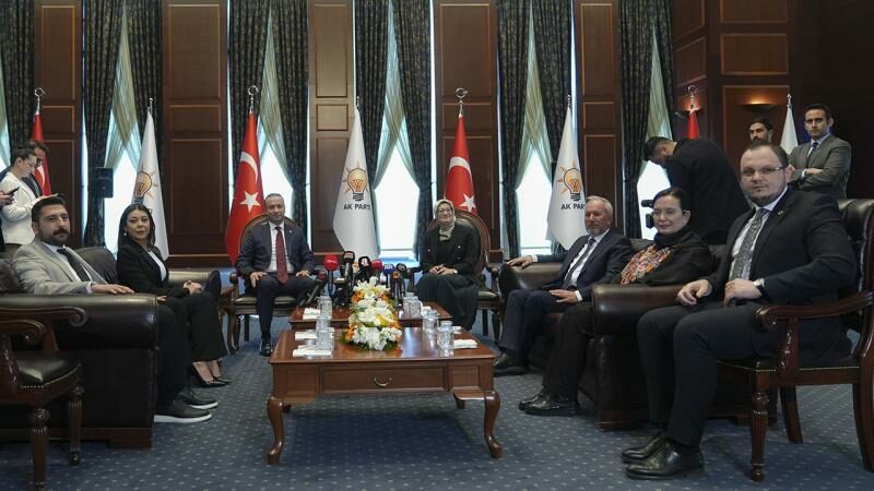 Partilerde bayram ziyareti mesaisi Ramazan Bayramı dolayısıyla partiler arası bayramlaşma programı gerçekleştirildi.