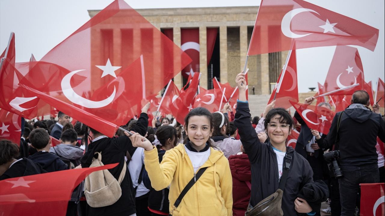 Bakanlardan 23 Nisan mesajları