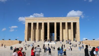 Bayram tatilinde Anıtkabir’e ziyaretçi akını