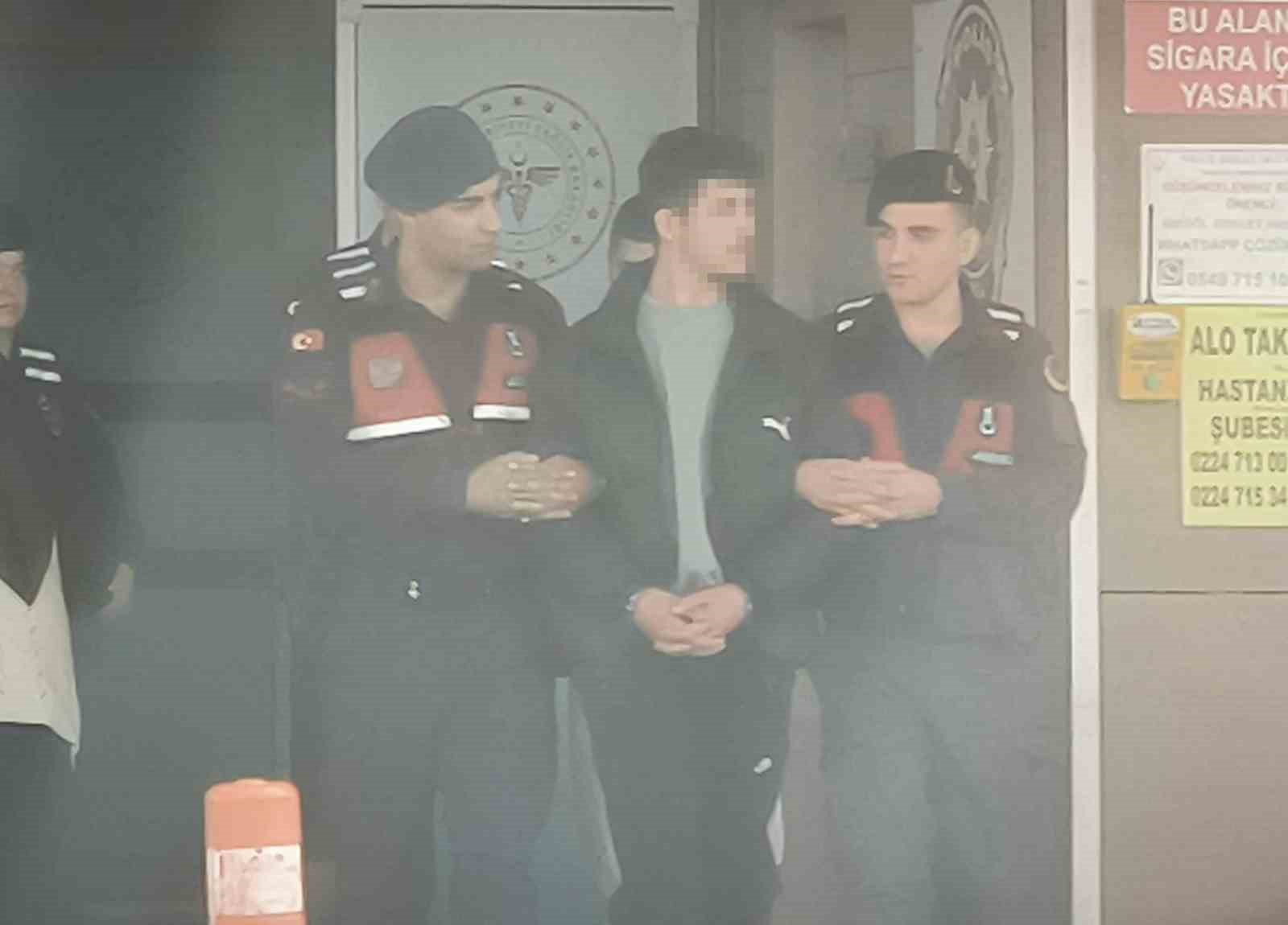 Bursa’da bıçaklı kavga amatör kamerada: 2 yaralı