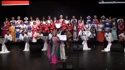 175 kişilik kadın korist kadrosu ve farklı müzik türlerini seslendirmesiyle