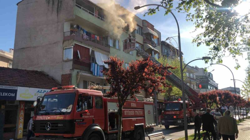 Bursa’da korkutan yangın Bursa’nın Gemlik ilçesinde 5 katlı bir binanın dördüncü katında yangın