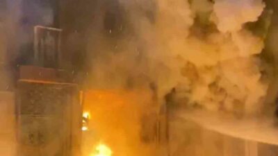 Bursa’da mobilya dükkanında çıkan yangın evlere sıçradı