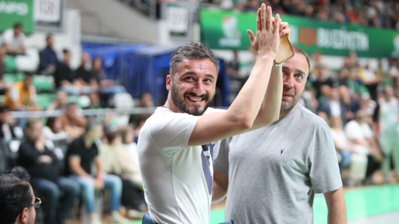 Bursaspor maçında sürpriz isim Bursaspor İnfo Yatırım ile Manisa Büyükşehir Belediyespor arasında oynanan karşılaşmada