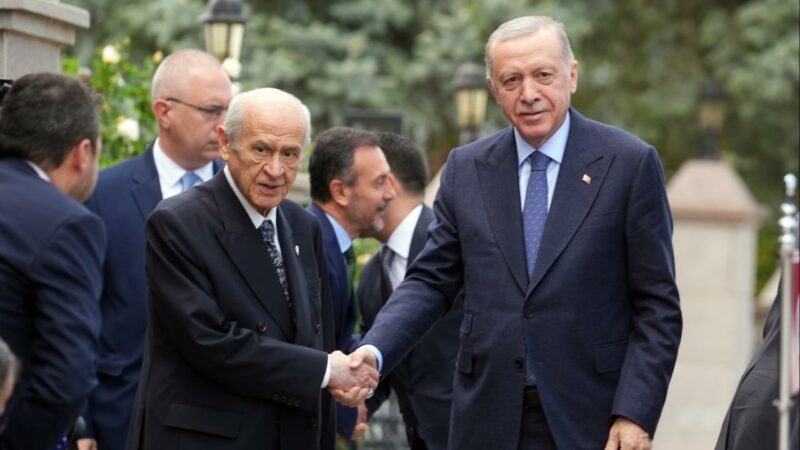 Cumhurbaşkanı Erdoğan, Bahçeli ile bir araya geldi Cumhurbaşkanı Recep Tayyip Erdoğan, MHP Genel Başkanı Devlet Bahçeli ile