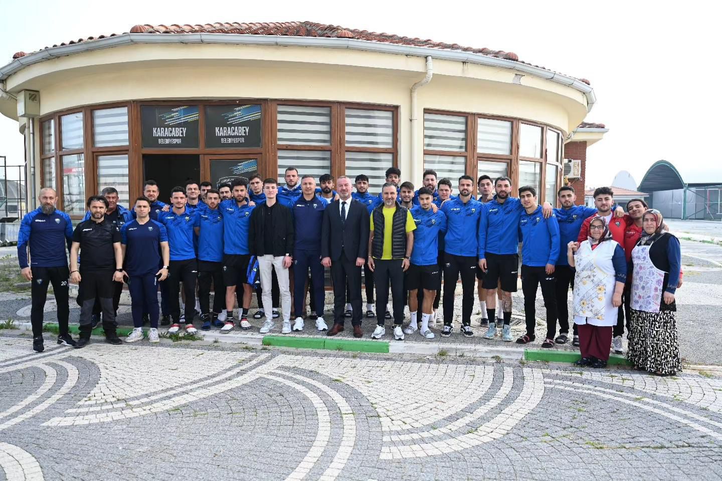 Başkan Karabatı’ndan Karacabey Belediyespor’a ziyaret