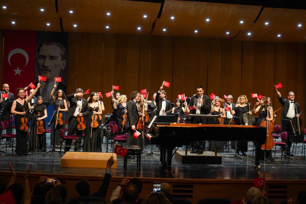 Bursa'da çocuk solist Kıvanç Sakder performansı ile beğeni topladı 3 genel2 1