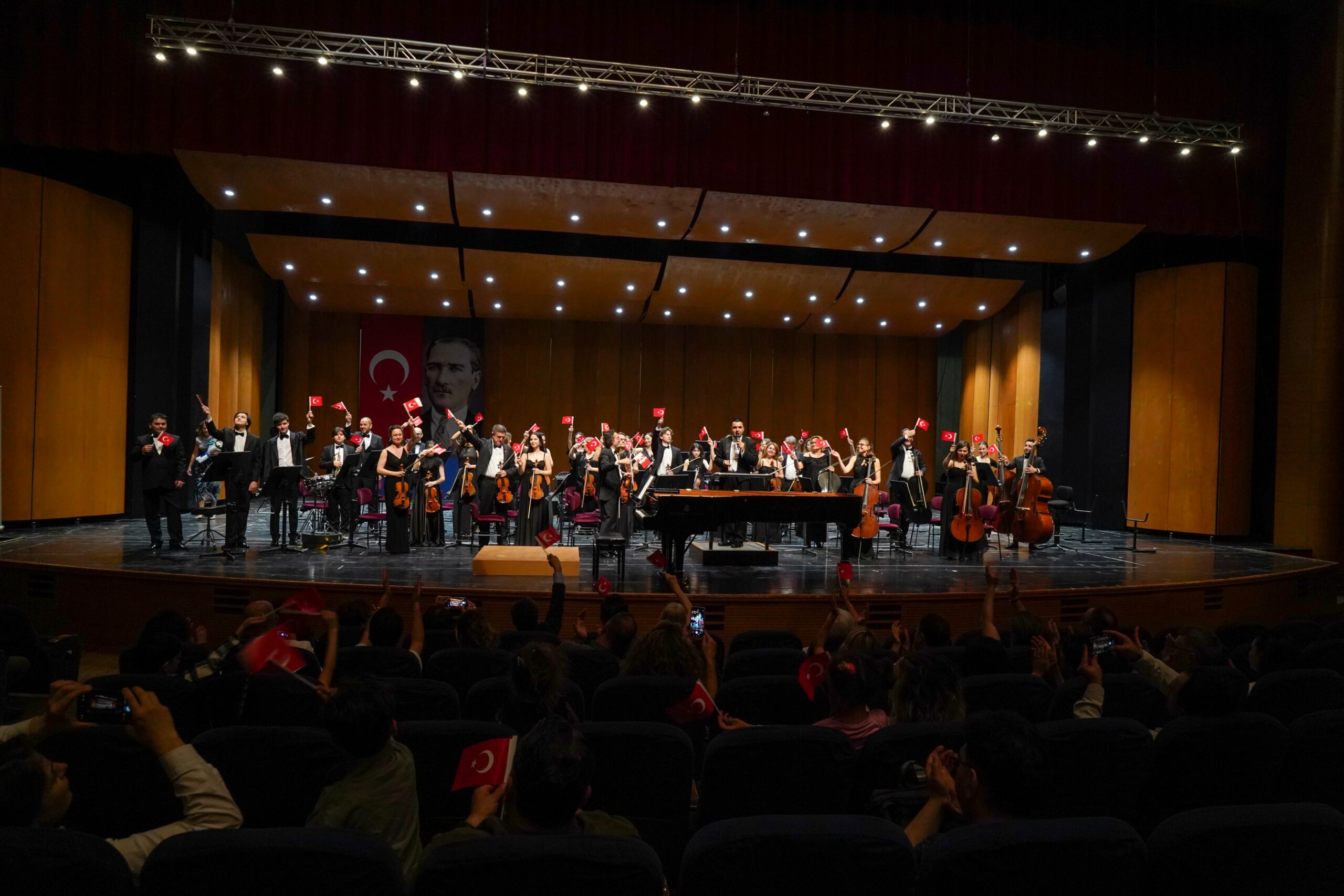 Bursa'da çocuk solist Kıvanç Sakder performansı ile beğeni topladı 1 genel3 scaled