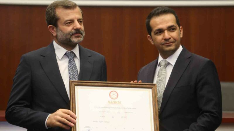 Gürsu Belediye Başkanı Mustafa Işık mazbatasını aldı