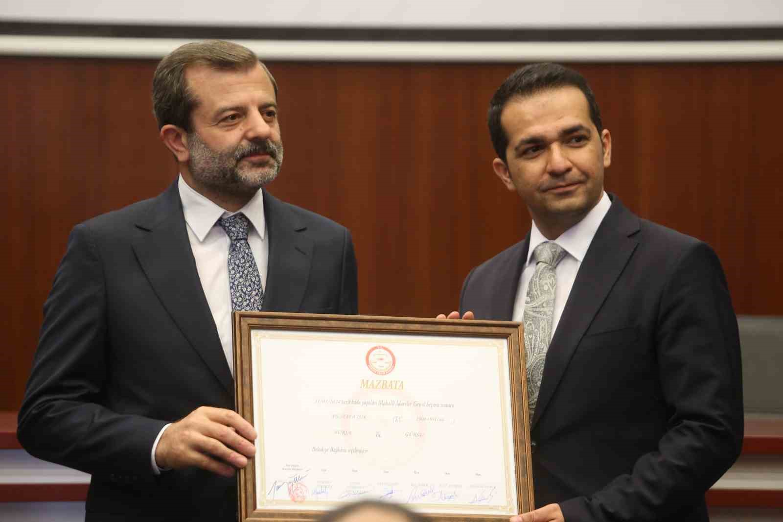 Gürsu Belediye Başkanı Mustafa Işık mazbatasını aldı