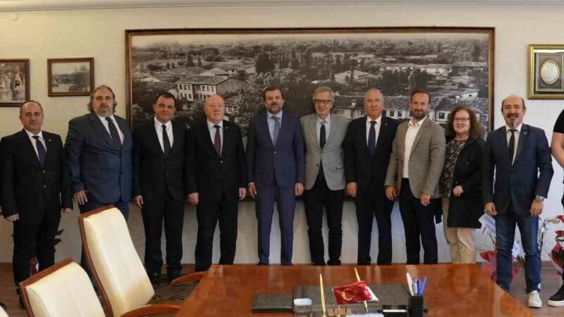 Gürsu Kent Meydanı son aşamaya geldi Bursa Gazeteciler Cemiyeti Başkanı Nuri Kolaylı ve BGC Yönetim Kurulu