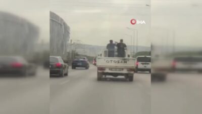 Görüntüler Bursa’dan… Kamyonet kasasında halay