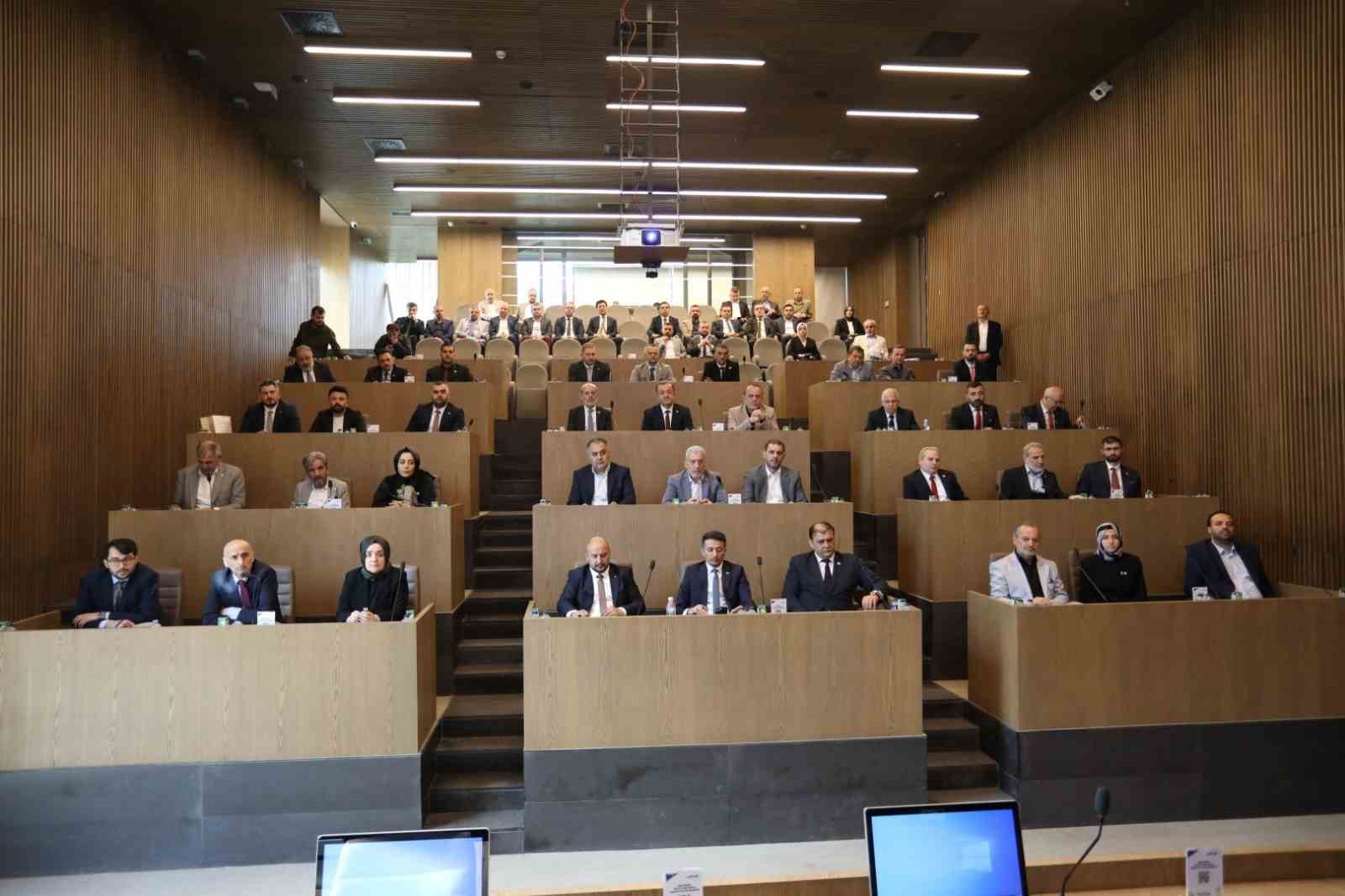 İnegöl Belediye Meclisi yeni üyelerle ilk toplantısını yaptı