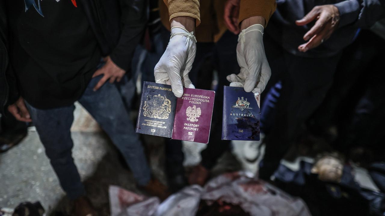 İsrail yardım görevlilerini vurdu