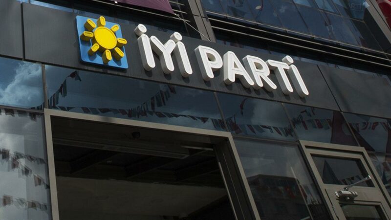 İYİ Parti Kayseri Milletvekili Dursun Ataş, partisinden istifa ettiğini bildirdi.