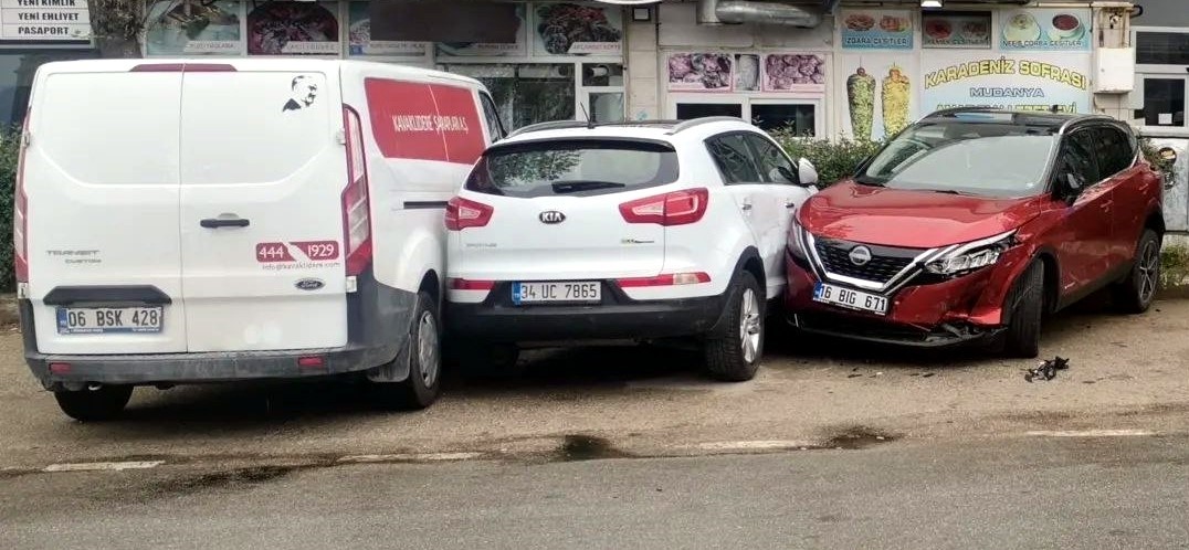 Bursa’da kayganlaşan yolda kaza