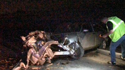 Korkunç kaza! Hurdaya dönen otomobilin motoru çıktı