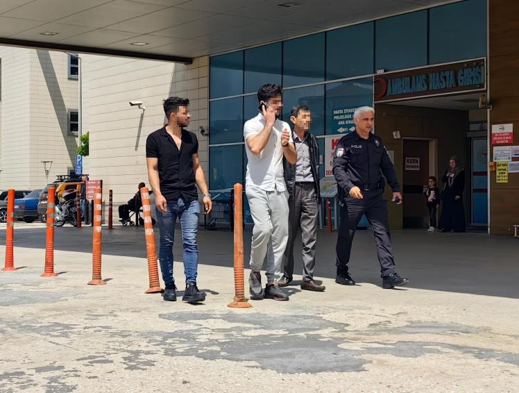 Bursa’da kendilerini dolandıran kişiyi darp ettiler Bursa’da kendilerini dolandıran kişiyi darp ettiler