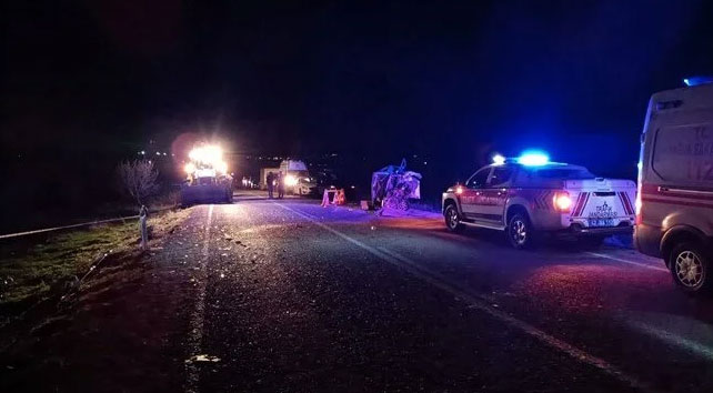 Katliam gibi kaza: 4 ölü, 1 yaralı