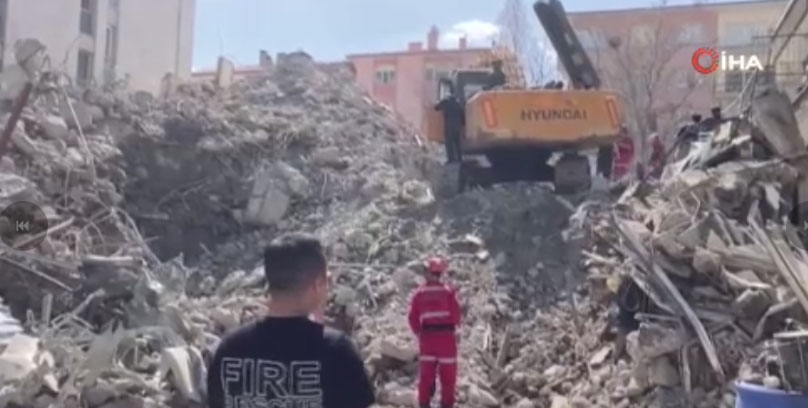 Ankara’da bina yıkımı sırasında göçük! 1 kişi enkaz altında kaldı