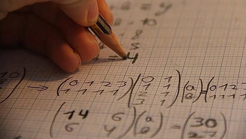 Yeni müfredatta matematik derslerinde ‘algoritma-bilişim’ odakta olacak Yeni müfredatta matematik derslerinde ‘algoritma-bilişim’ odakta olacak