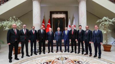 Bursa’da mazbatalarını alan başkanlardan Vali Demirtaş’a ziyaret
