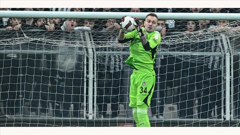 Beşiktaş’tan sakatlık açıklaması Beşiktaş, forvet oyuncusu Semih Kılıçsoy ve kaleci Mert Günok'un sakatlıklarıyla