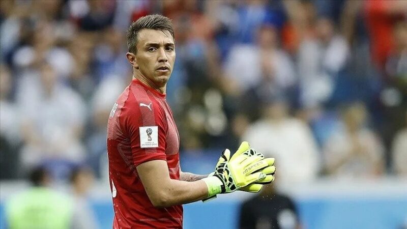 Muslera, milli takım kariyerini noktaladı Galatasaray'ın 37 yaşındaki Uruguaylı kalecisi Fernando Muslera, milli takım kariyerini