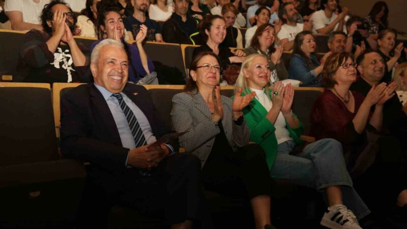 Nilüfer Kent Tiyatrosu yeni oyunla izleyici karşısında Nilüfer Kent Tiyatrosu’nun oyun yazma programı çerçevesinde sahneye konan ‘Kaza,