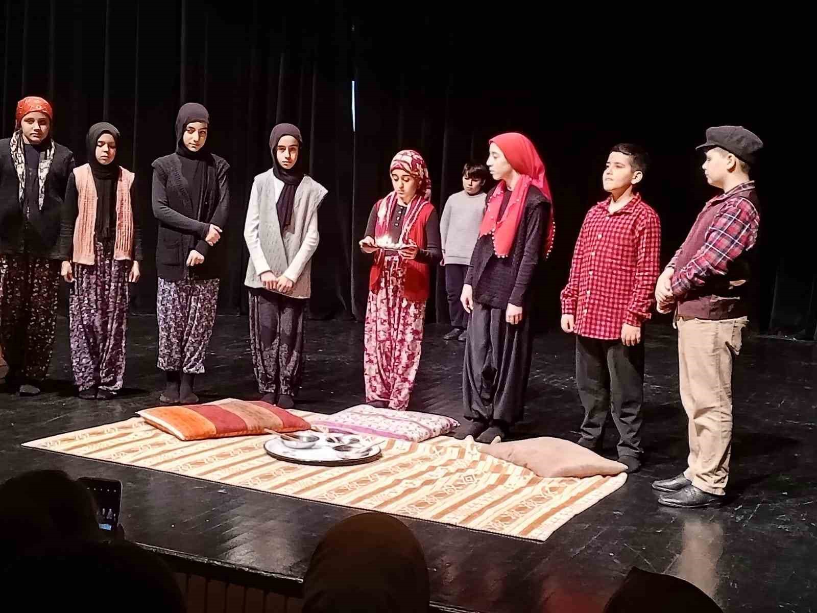 Bursa’da öğrenciler ‘Minik eller büyük hayaller’ projesi ile öğreniyor